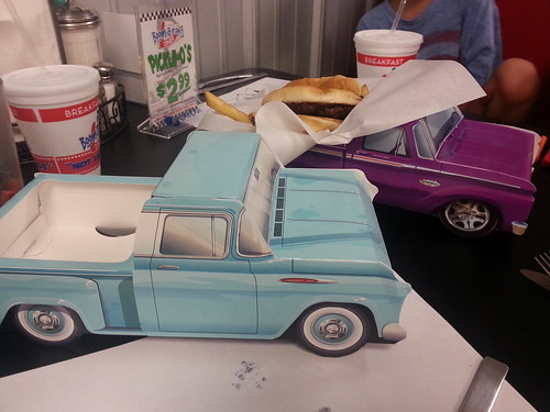 Kids meals at Boomerangs, next door to the museum